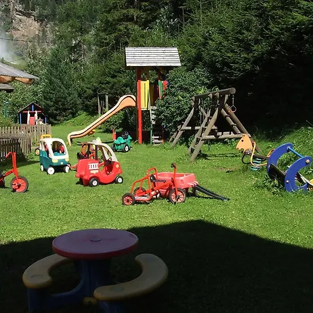 Familiengasthof Zirmhof بيت ضيافة